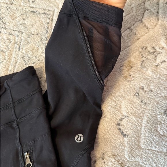 Lululemon black leggings with mesh detail size 6 - Picture 2 of 6